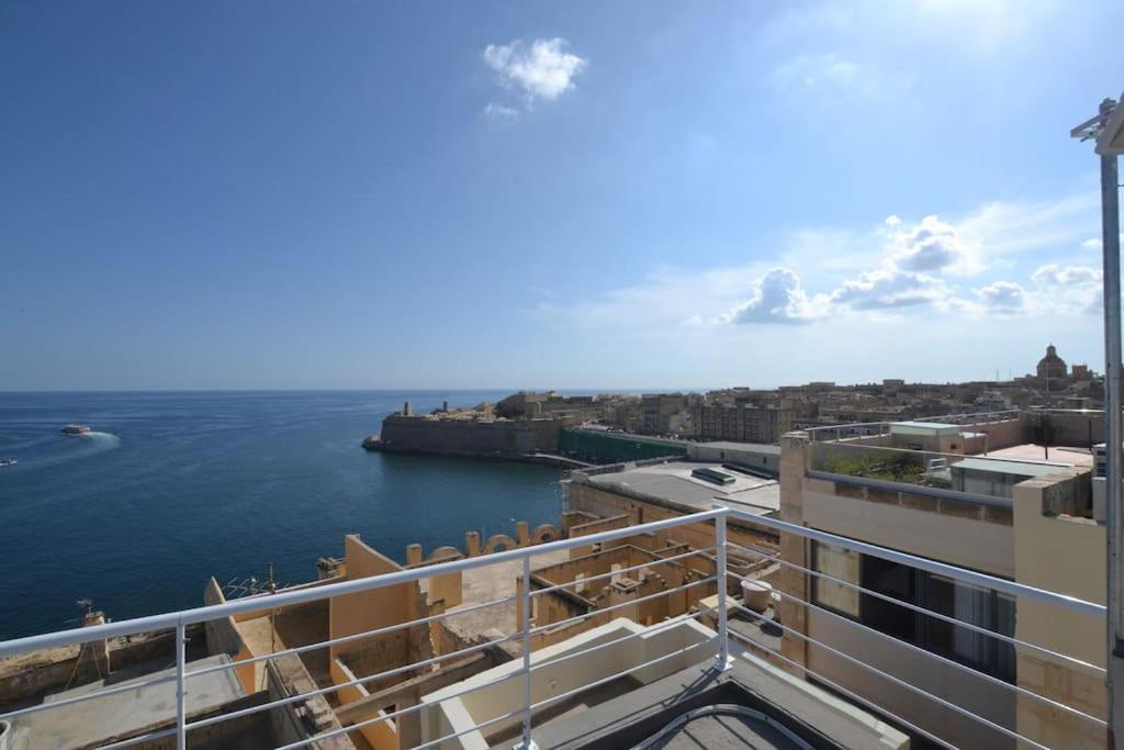 Vallettadreamsuites Groud Floor Shared Sea View Rooof Terrace Exterior photo