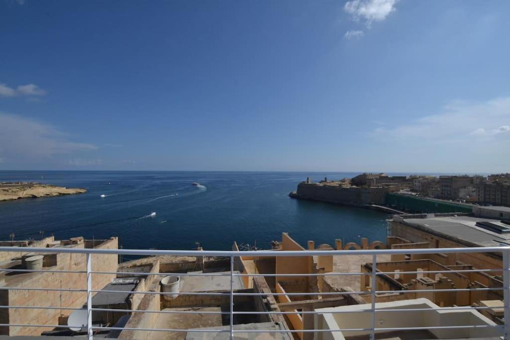 Vallettadreamsuites Groud Floor Shared Sea View Rooof Terrace Exterior photo